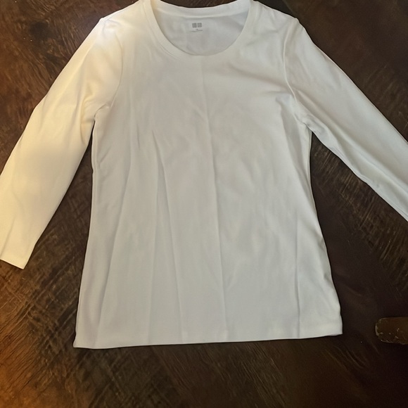 Uniqlo White Shirt - Picture 2 of 4